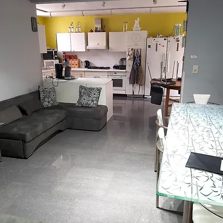 Spacious House With Jacuzzi In 別荘